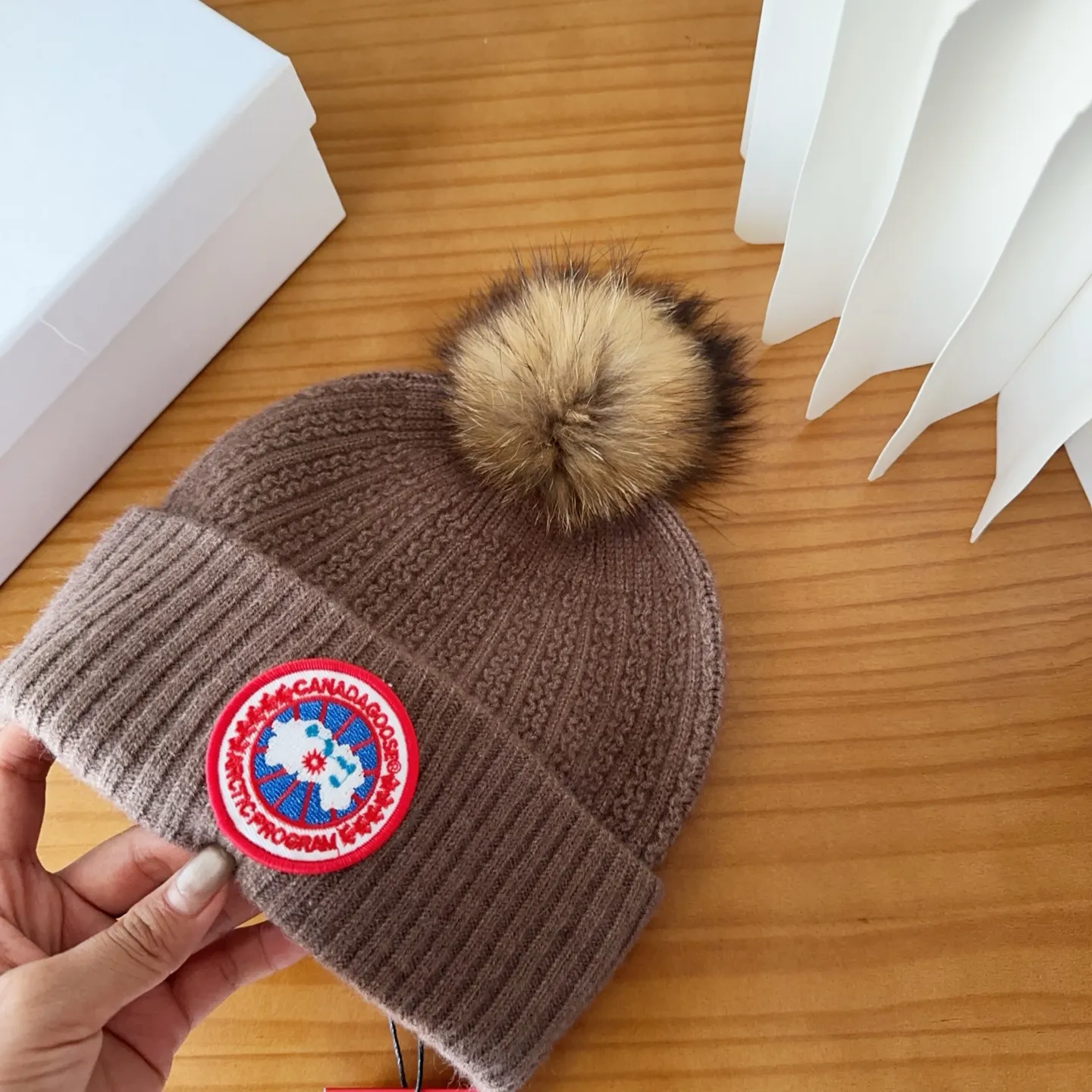 💰74 CANADA GOOSE Canada Goose winter warm cashmere cold hat. Rabbit wool material, thick feel, not easy to deform. Fashionable and versatile couple hat, imported embroidery logo, cashmere cotton yarn, head circumference: 55-58cm